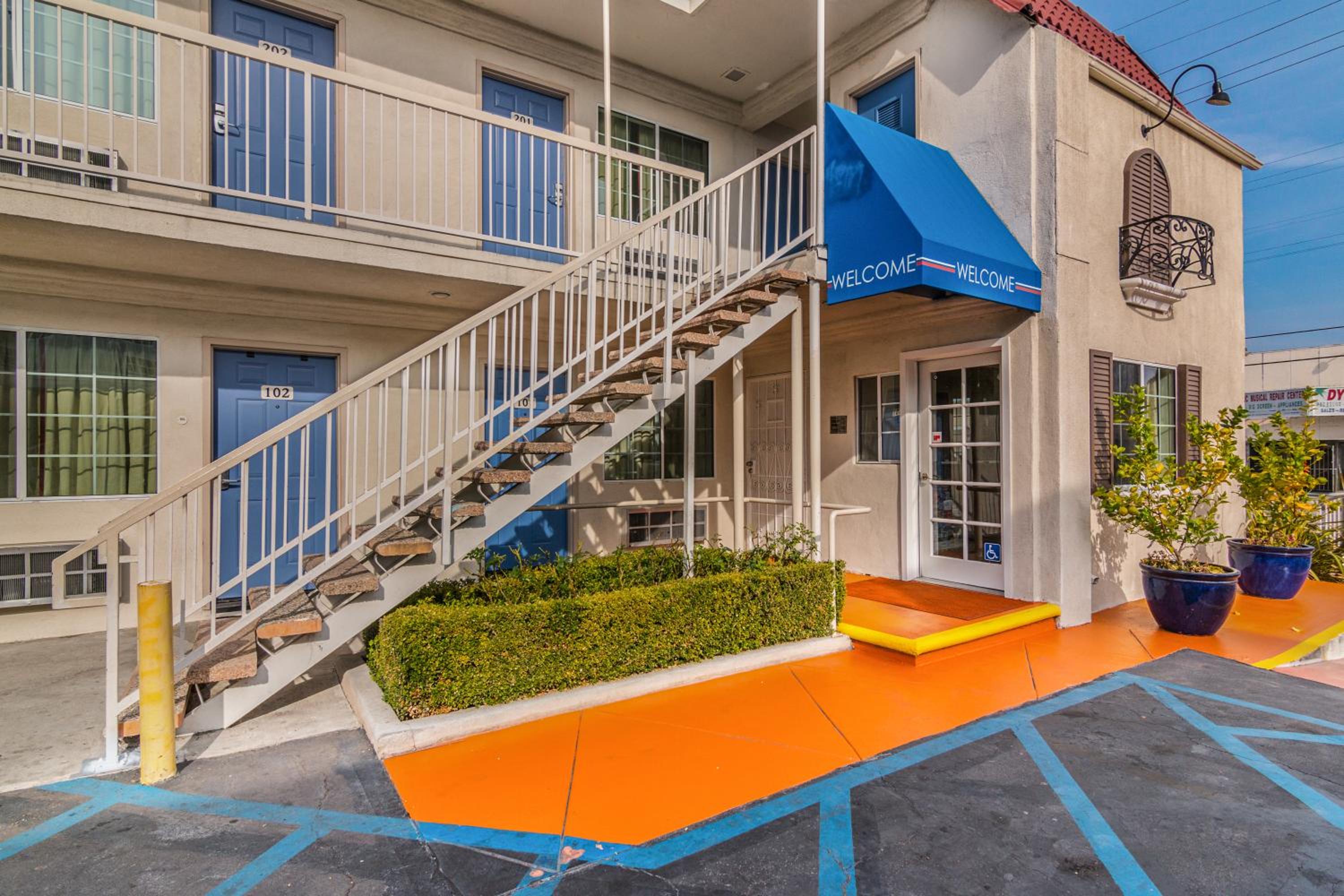 Motel 6 Gardena - photo 25