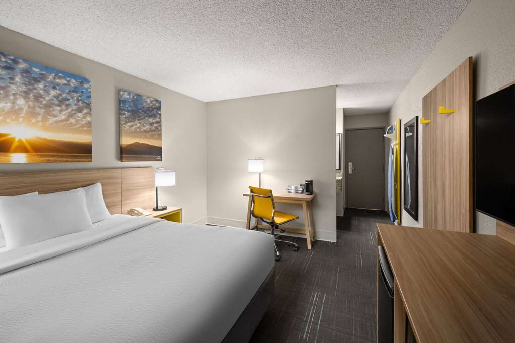 Days Inn & Suites by Wyndham Bozeman - photo 11