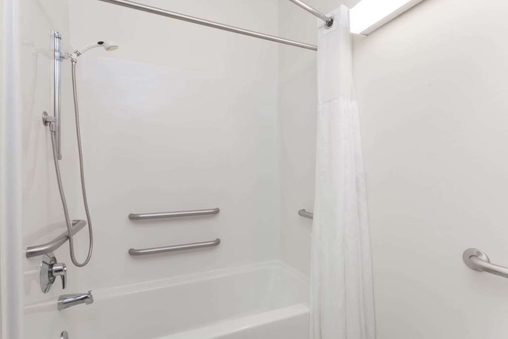 Days Inn & Suites by Wyndham Cambridge - photo 11