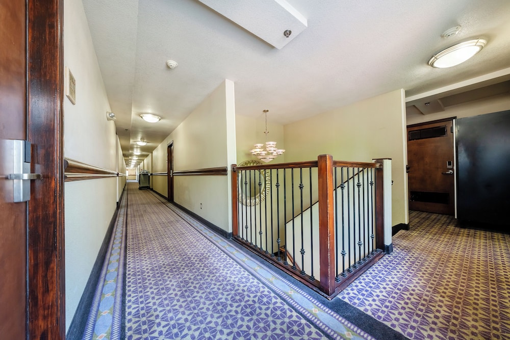 District Hotel by OYO Portland Convention Center - photo 22