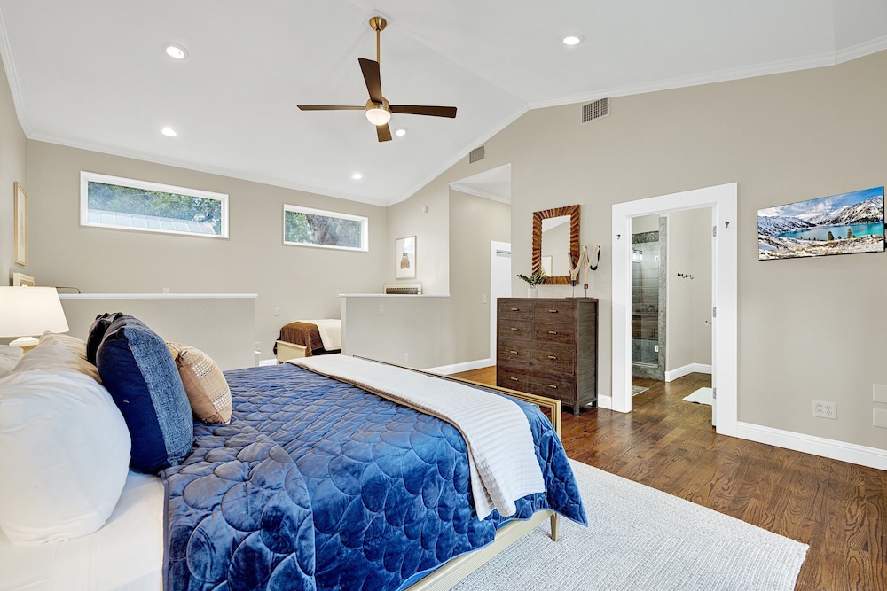 Heart of Fredericksburg With Pool Hot tub&grill - photo 2