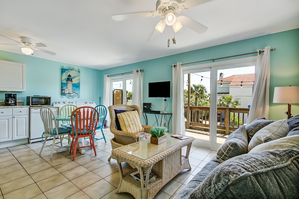 Beach Vacation Walkable to Dining&Shopping Unit B - photo 5