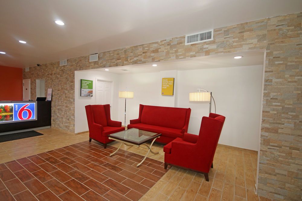 Econo Lodge Airport near Billy Graham Parkway - photo 29