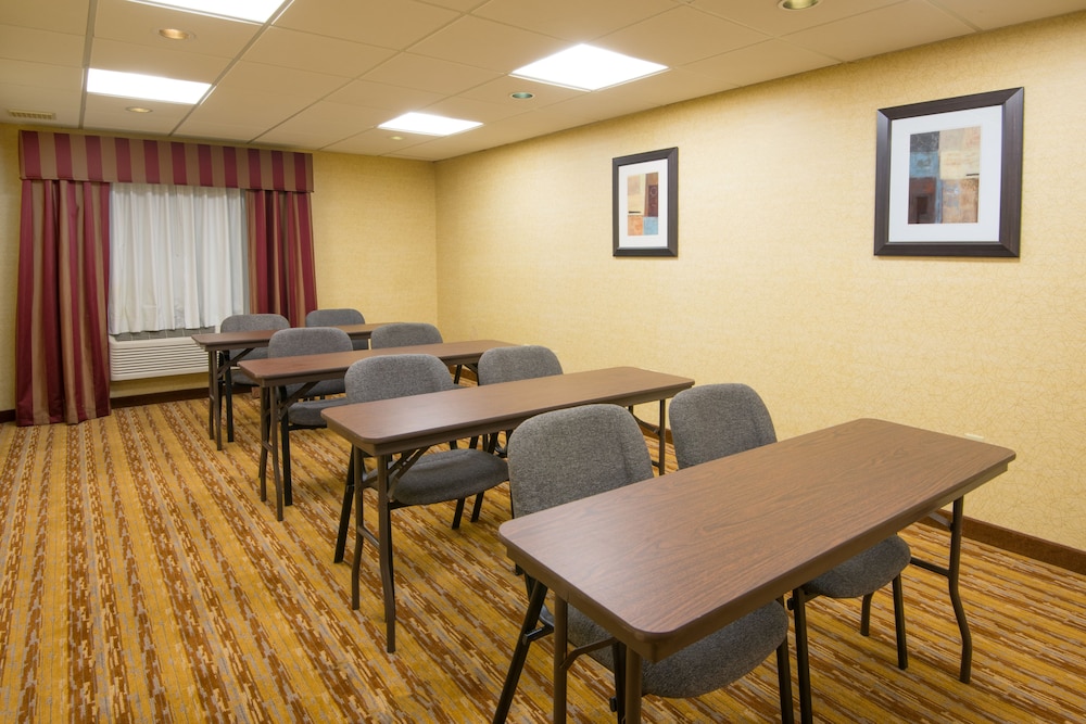 Holiday Inn Express & Suites Wauseon by IHG - photo 35