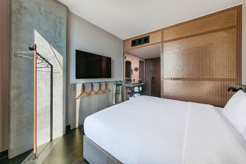 Moxy Downtown Los Angeles - photo 14