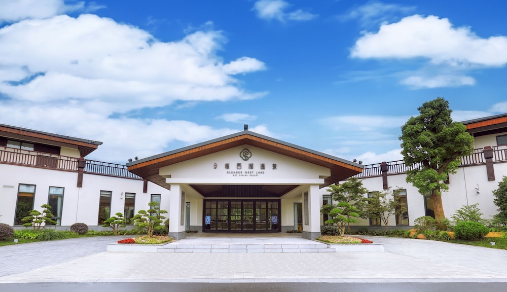 Slender West Lake Hot Spring Resort in Yangzhou, People's Republic of China