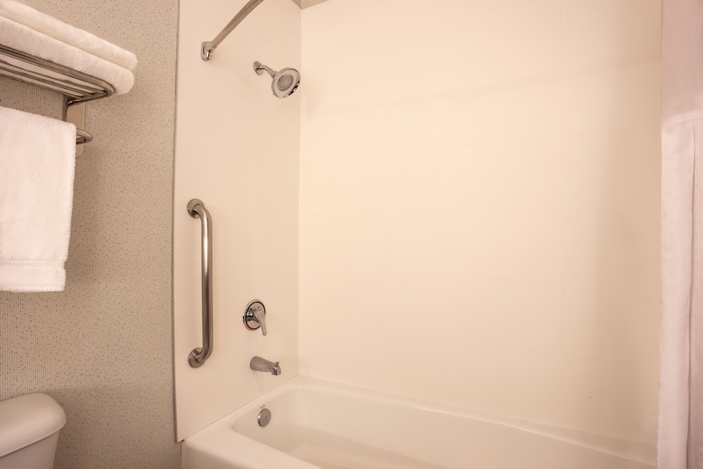 Holiday Inn Express Suites Davis University Area - photo 37