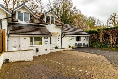 Roger Ground Guest House with Onsite Car Parking — 4-Star Luxury Hotel in Windermere, United Kingdom