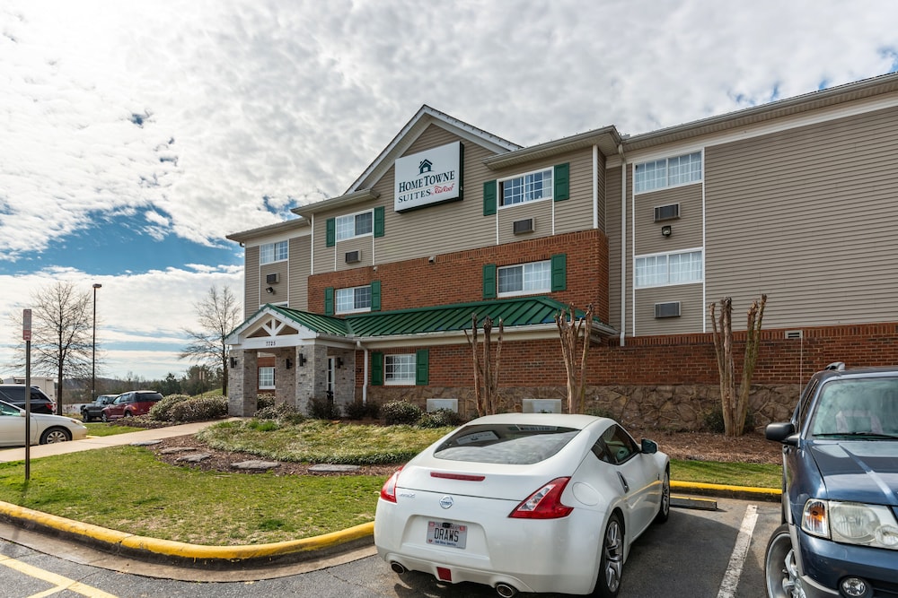 HomeTowne Studios & Suites by Red Roof Charlotte Concord - photo 23