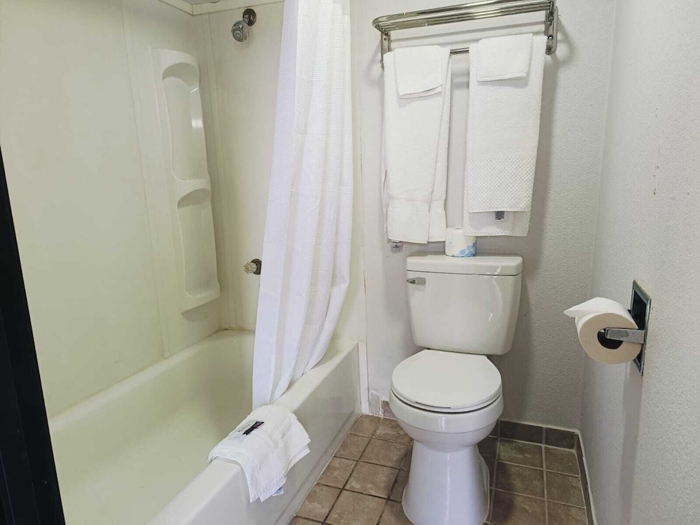 Lawton Hotel - photo 22
