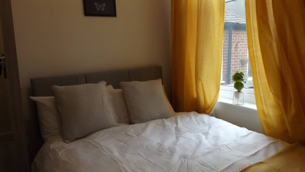 Room in Guest Room Bright Double Room in Stoke in Stoke-On-Trent, United Kingdom