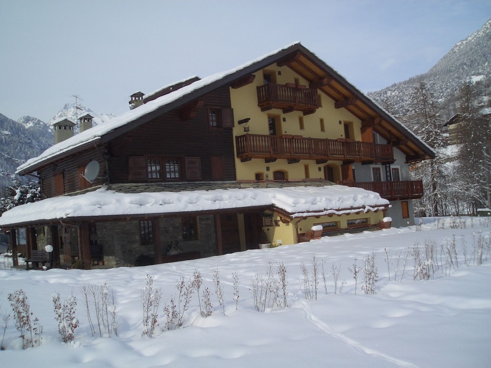 La Luge d'Antan — 4-Star Luxury Hotel in Brusson, Italy