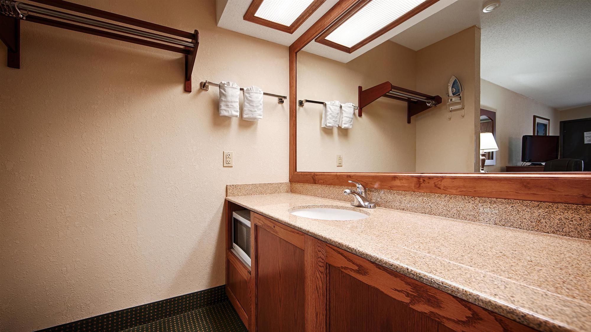 Best Western Montis Inn - photo 11