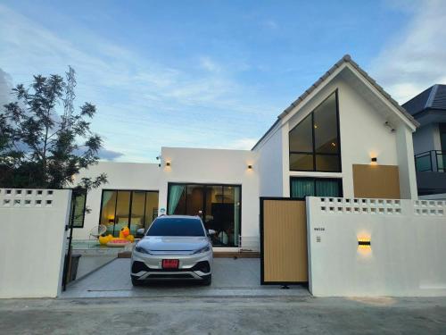 Holiday Pool Villa Bangsean Chonburi 3 Bedrooms Villas up to 12 people — 4-Star Luxury Hotel in Ban Muang, Thailand