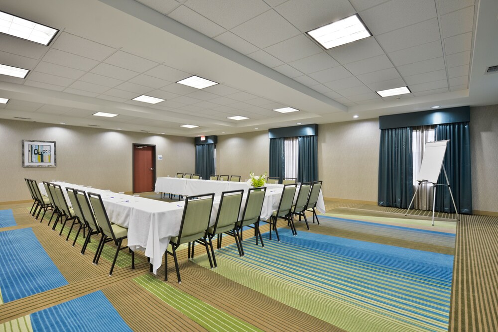 Holiday Inn Express & Suites Forrest City by IHG - photo 22