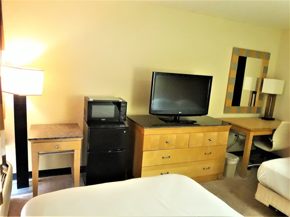 Madison Inn and Suites - photo 16