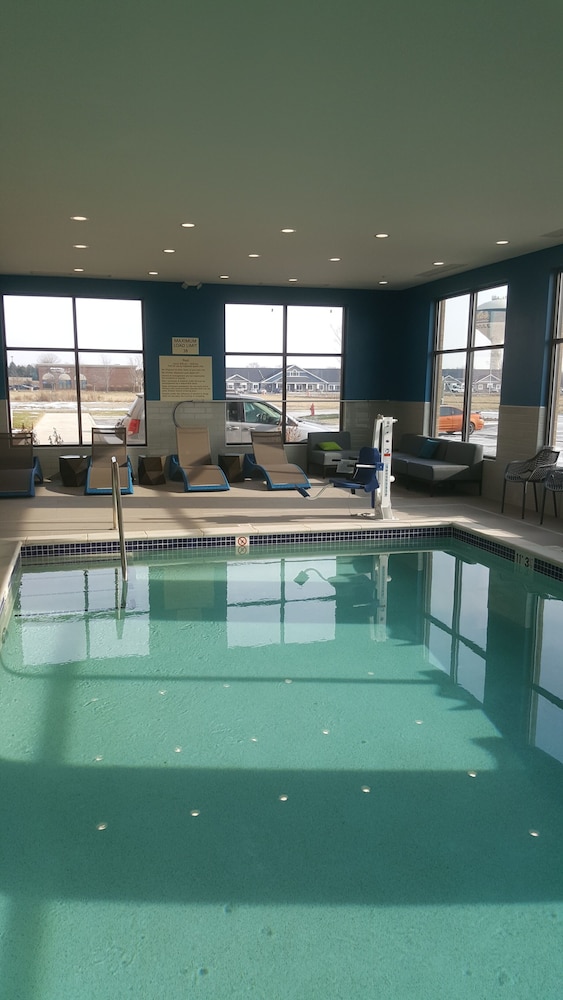 Hampton Inn & Suites Dundee - photo 40