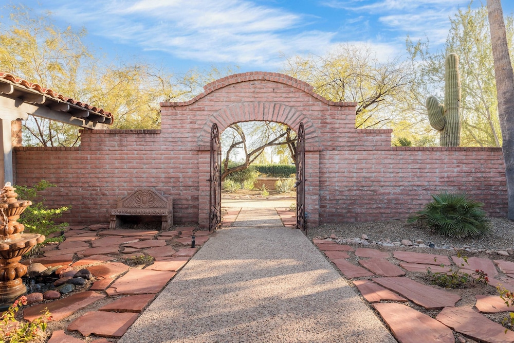 Charming 5BDR Hacienda w Pool Fire Pit Billiards La Casona by AvantStay - photo 47