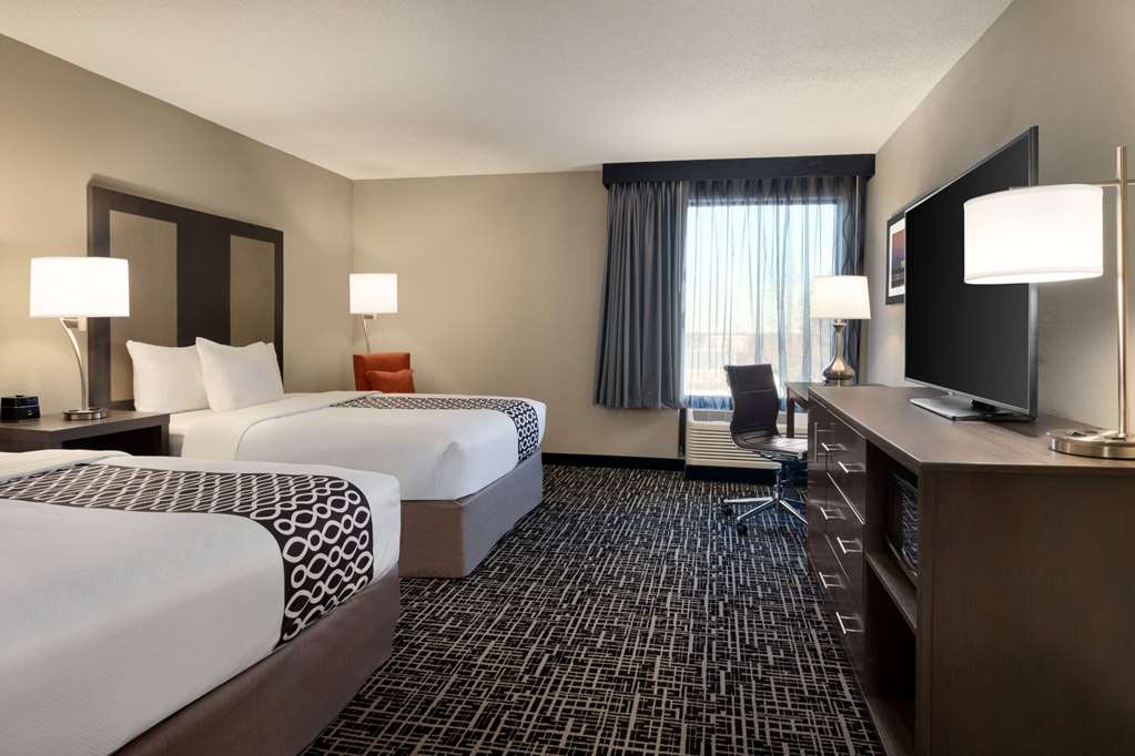La Quinta Inn & Suites by Wyndham St Louis Route 66 - photo 21