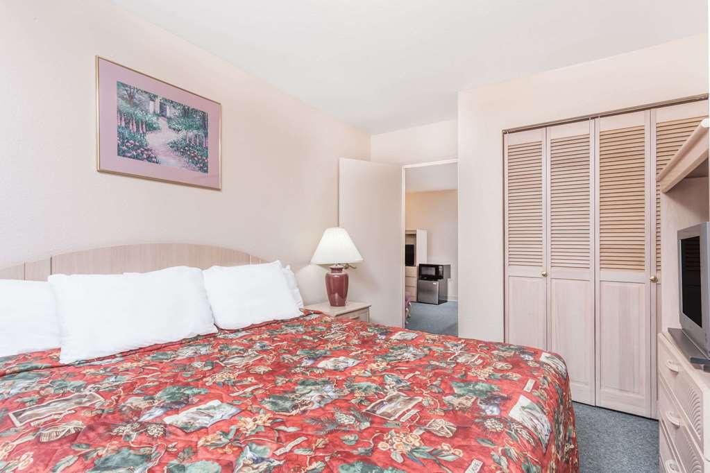 Days Inn by Wyndham Burns - photo 12