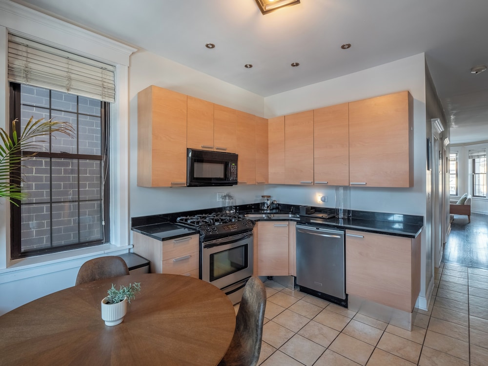 Wrigleyville Suites - photo 51