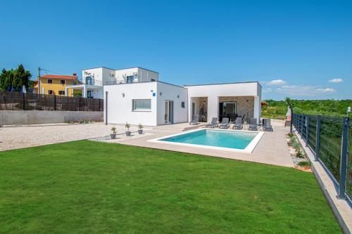Villa Leny by Istrabook — 4-Star Luxury Hotel in Vodnjan, Croatia