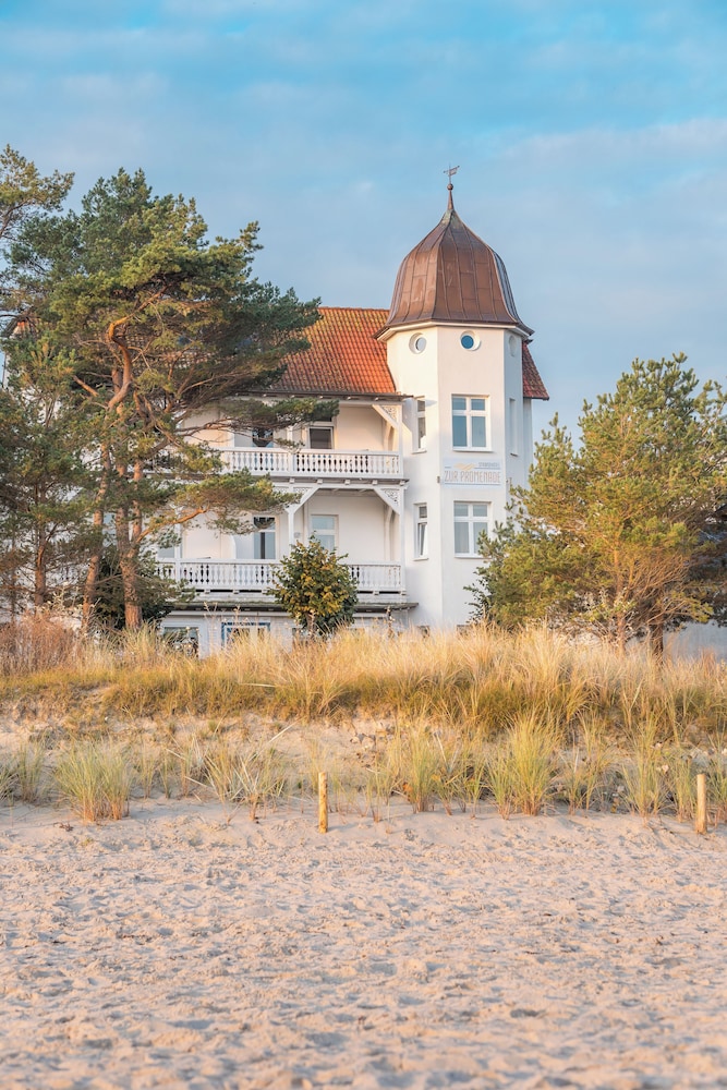 Strandhotel Zur Promenade — Ostseebad Binz