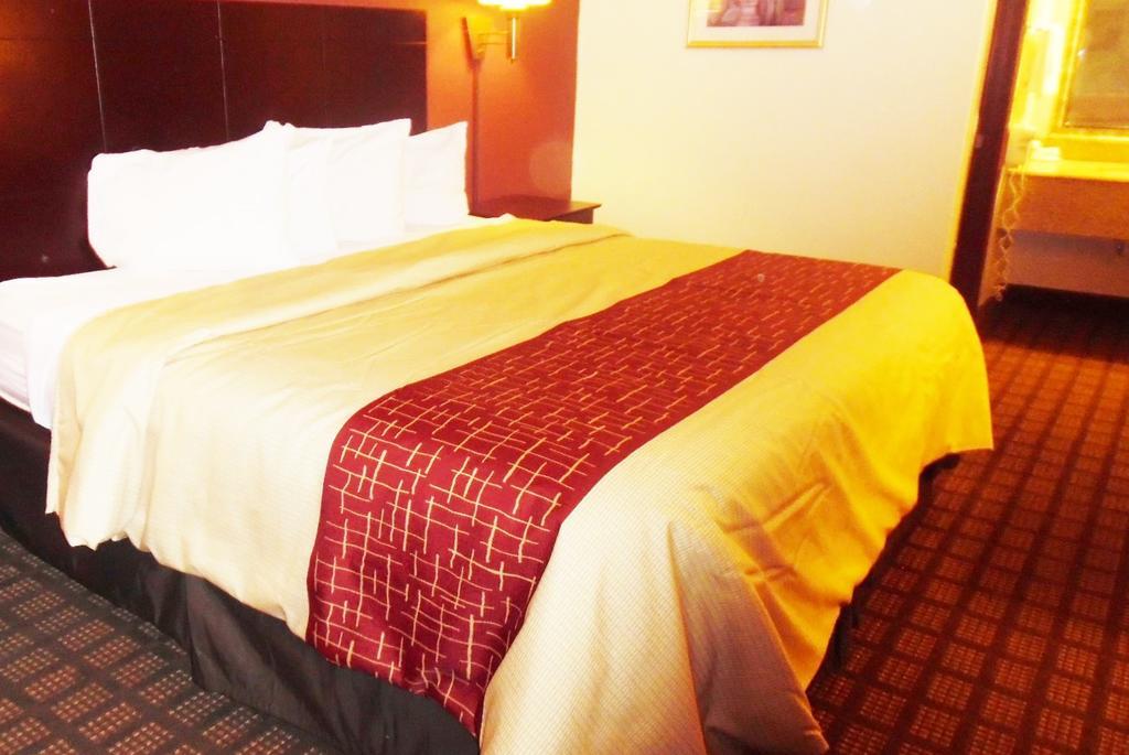 Red Roof Inn and Suites Oklahoma City Southwest - photo 5