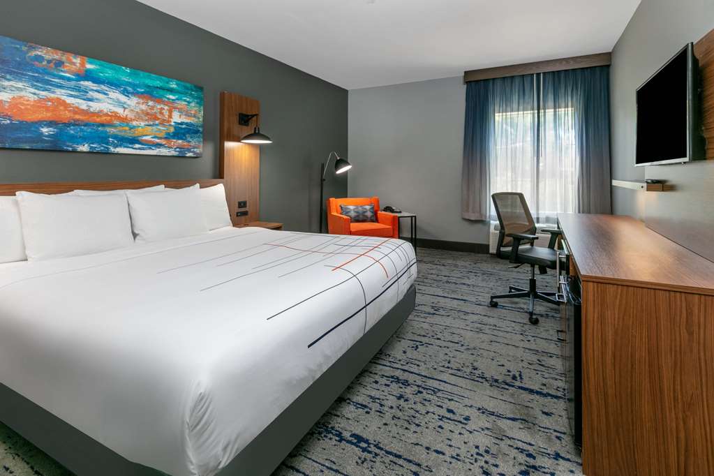 La Quinta Inn & Suites by Wyndham Jacksonville TX - photo 19