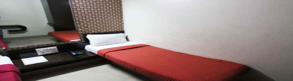 Room Maangta 100 Andheri East