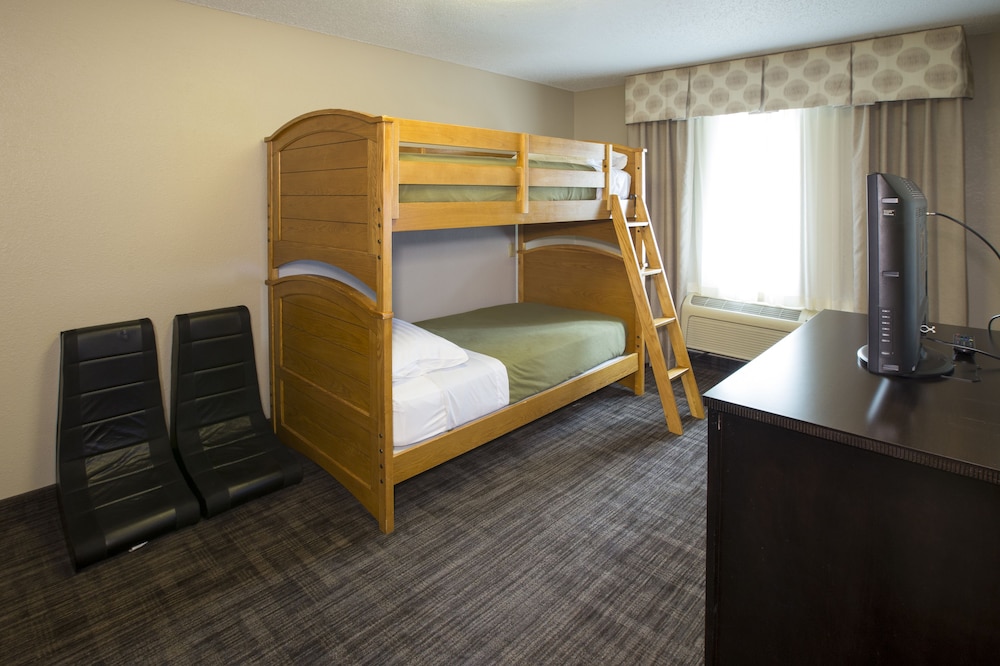 Holiday Inn Express & Suites St Joseph by IHG - photo 31
