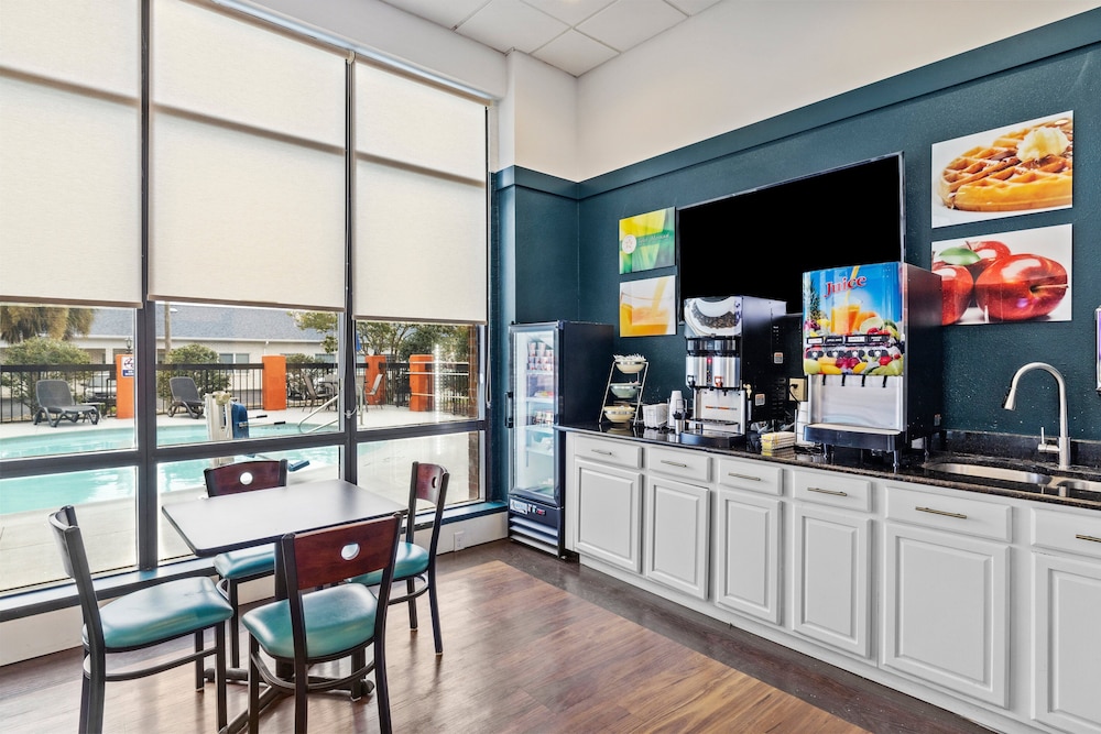 Garnet Inn & Suites Morehead City near Atlantic Beach - photo 38