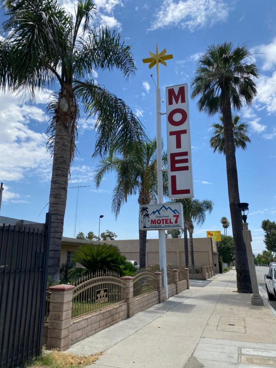Downtown Motel 7 - photo 12