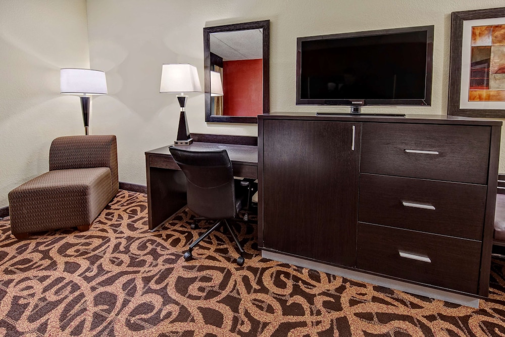 Hampton Inn Houston Baytown - photo 11