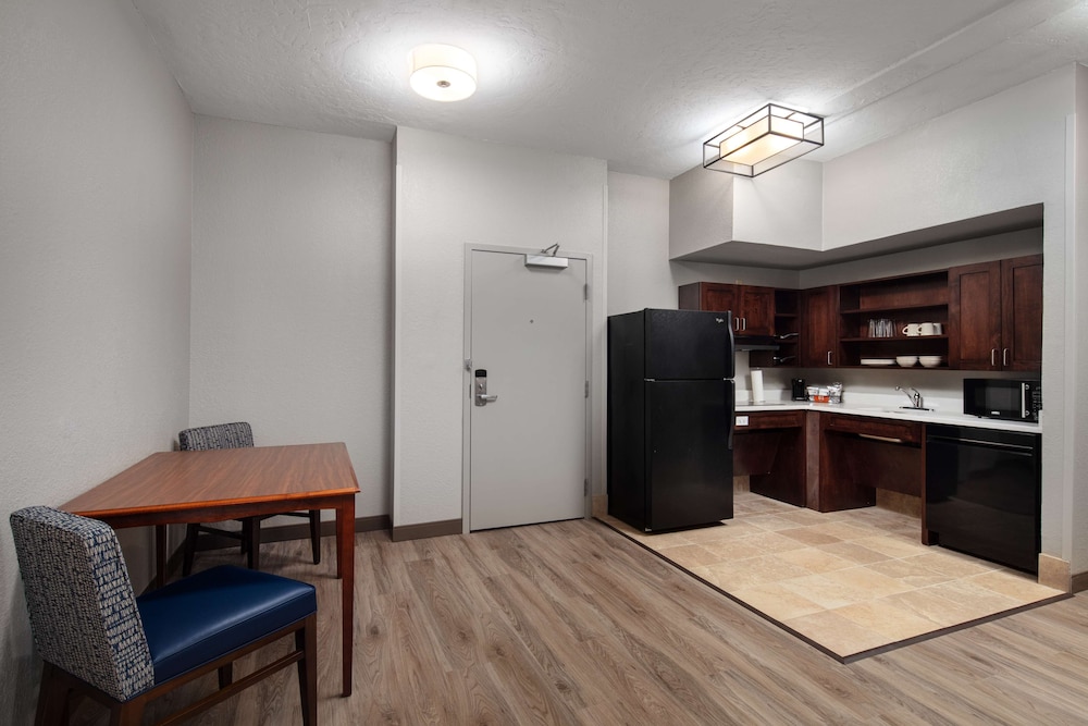 Hampton Inn & Suites El Paso Airport - photo 28