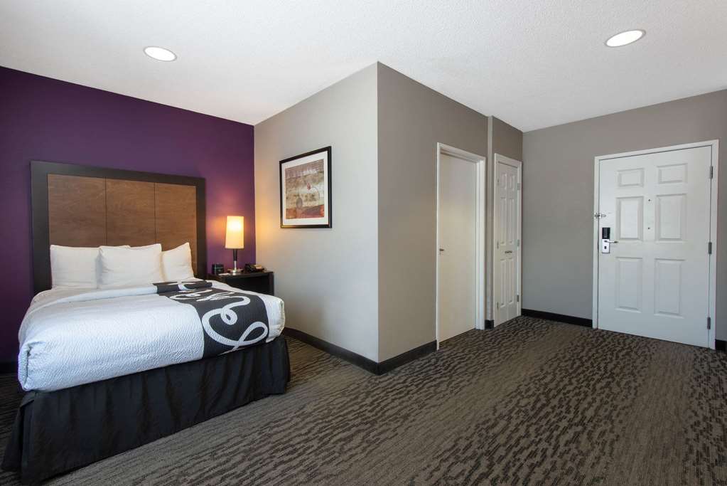 La Quinta Inn & Suites by Wyndham Erie - photo 32