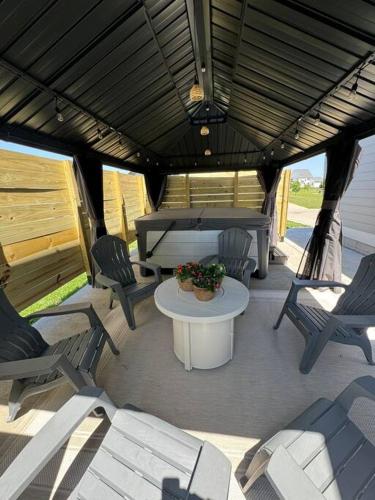 Saylorvilla - carbon neutral hotel in Ankeny