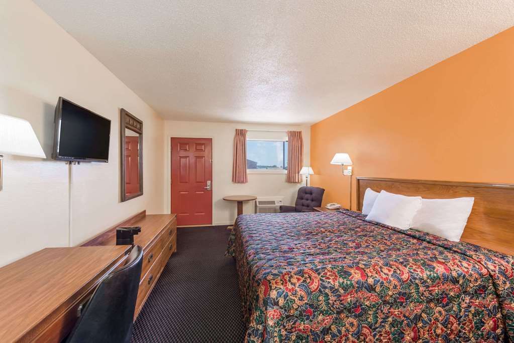 Americas Best Value Inn Chanute - photo 6