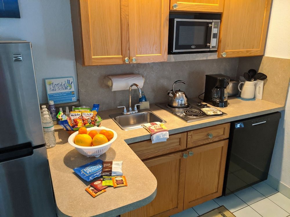 Suite Dreams Inn by the Beach - photo 5