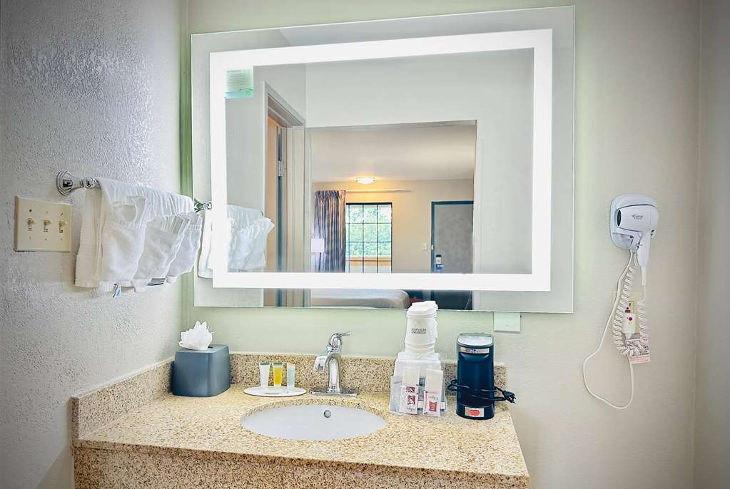 Days Inn by Wyndham WestEnd Alexandria VA Washington DC Area - photo 26