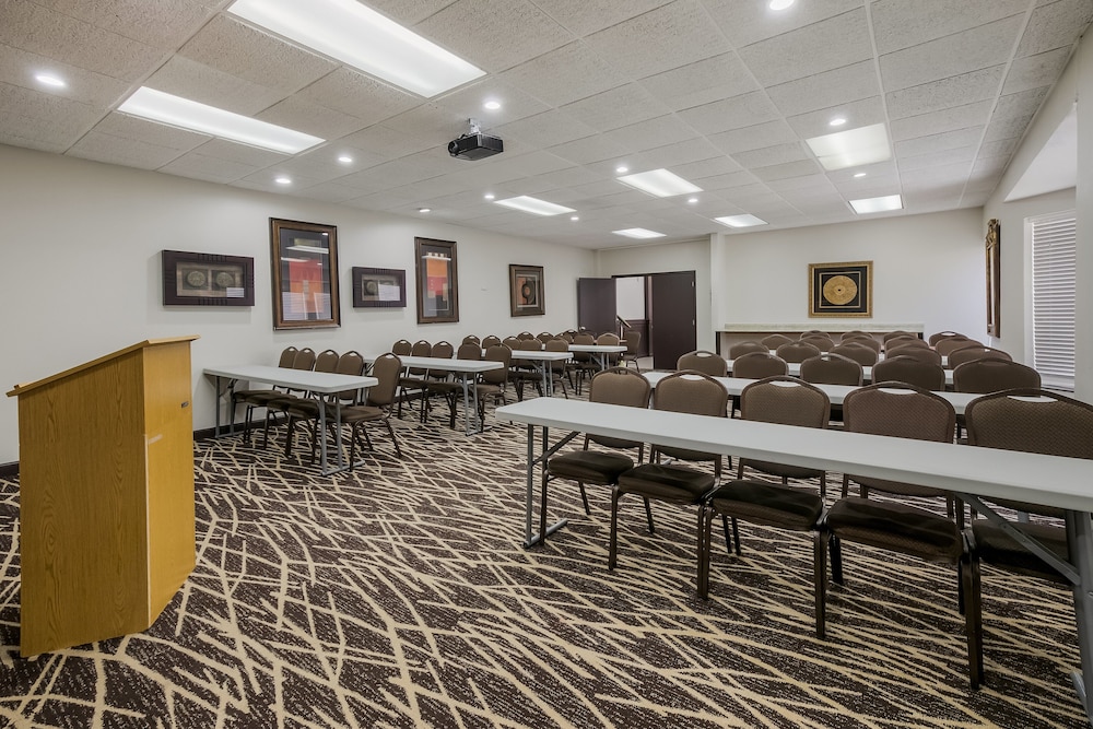 Red Roof Inn PLUS & Suites Knoxville West Cedar Bluff - photo 47