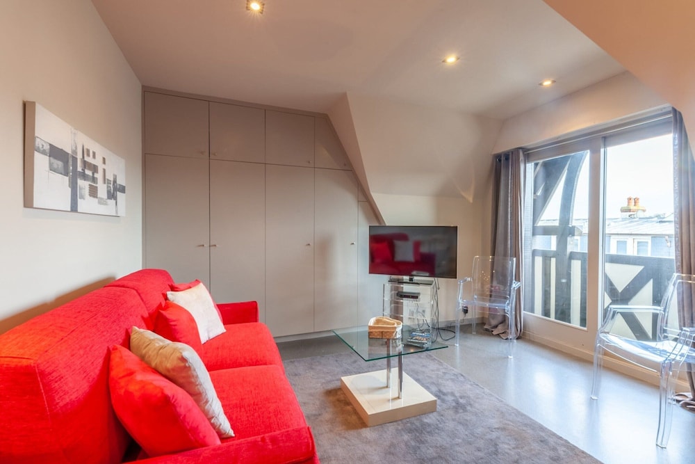 Apartment with Parking on Place de Morny — 4-Star Luxury Hotel in Deauville, France
