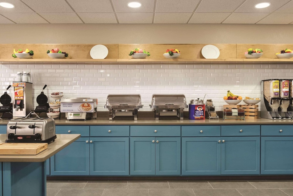 Country Inn & Suites by Radisson Coralville IA - photo 17
