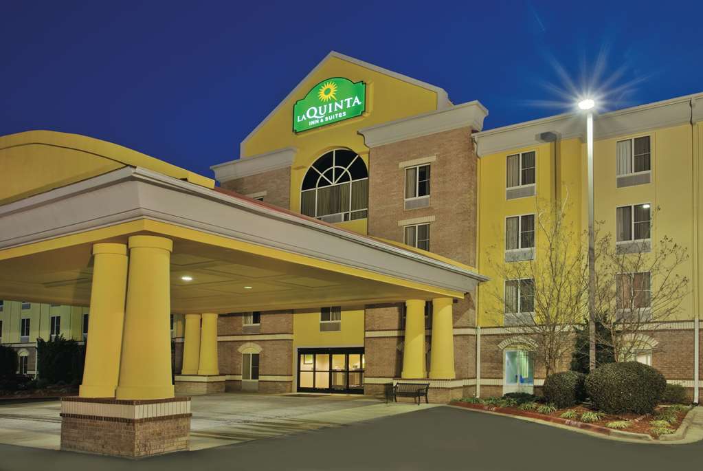 La Quinta Inn & Suites by Wyndham Hot Springs - photo 3