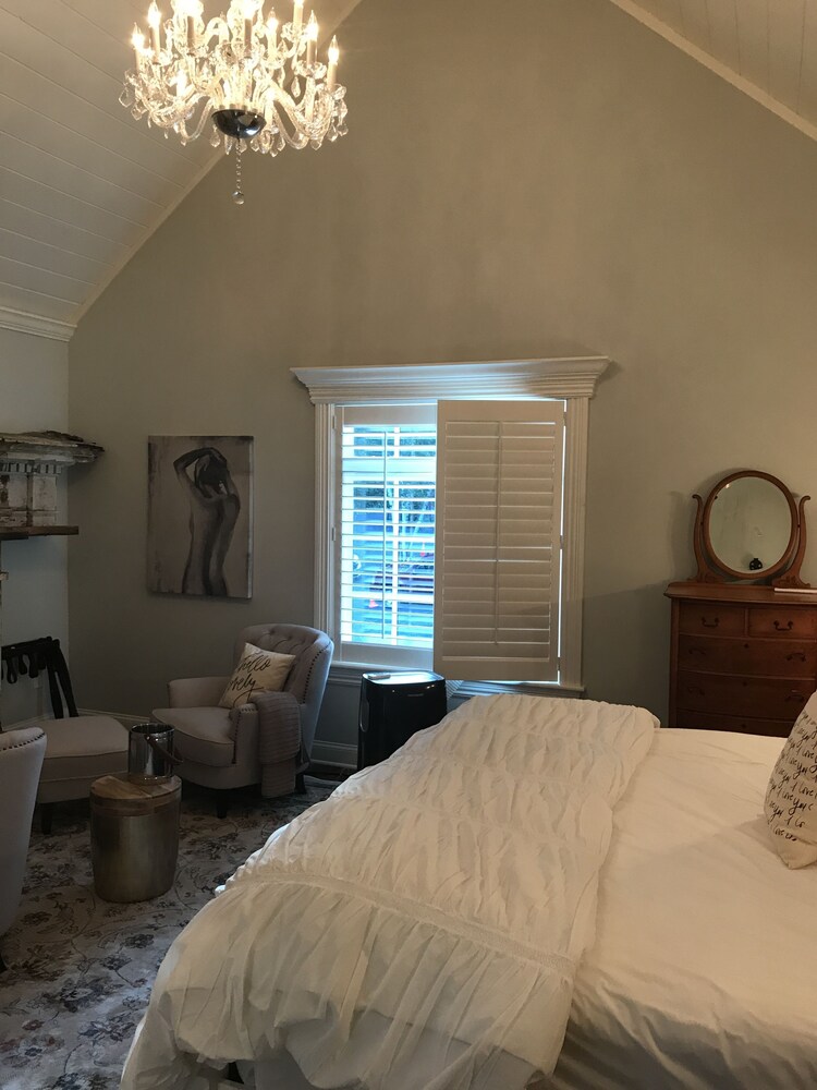 Chateau Rooms - photo 7