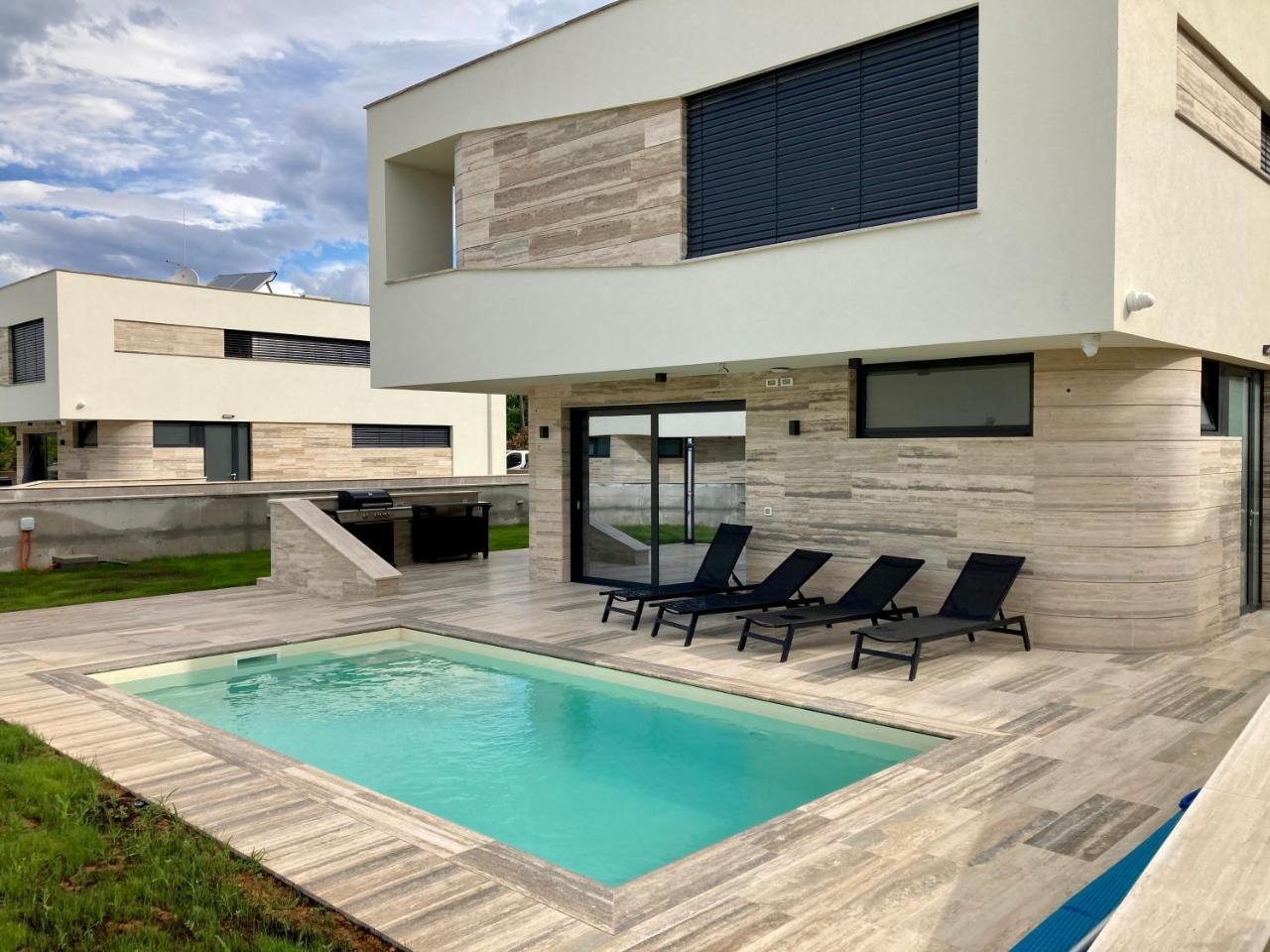 Villa Privlaka — 4-Star Luxury Hotel in Privlaka, Croatia