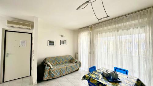 SE082 Senigallia delizioso bilocale fronte mare — 4-Star Luxury Hotel in Senigallia, Italy