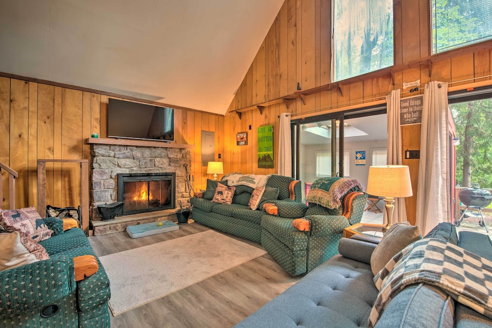 Mtn Getaway w Indoor Hot Tub Golfers Welcome — hotel in White Haven