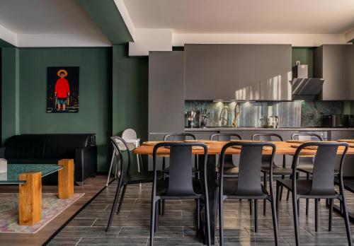 Niabi Apartments with Cinema and Billiards