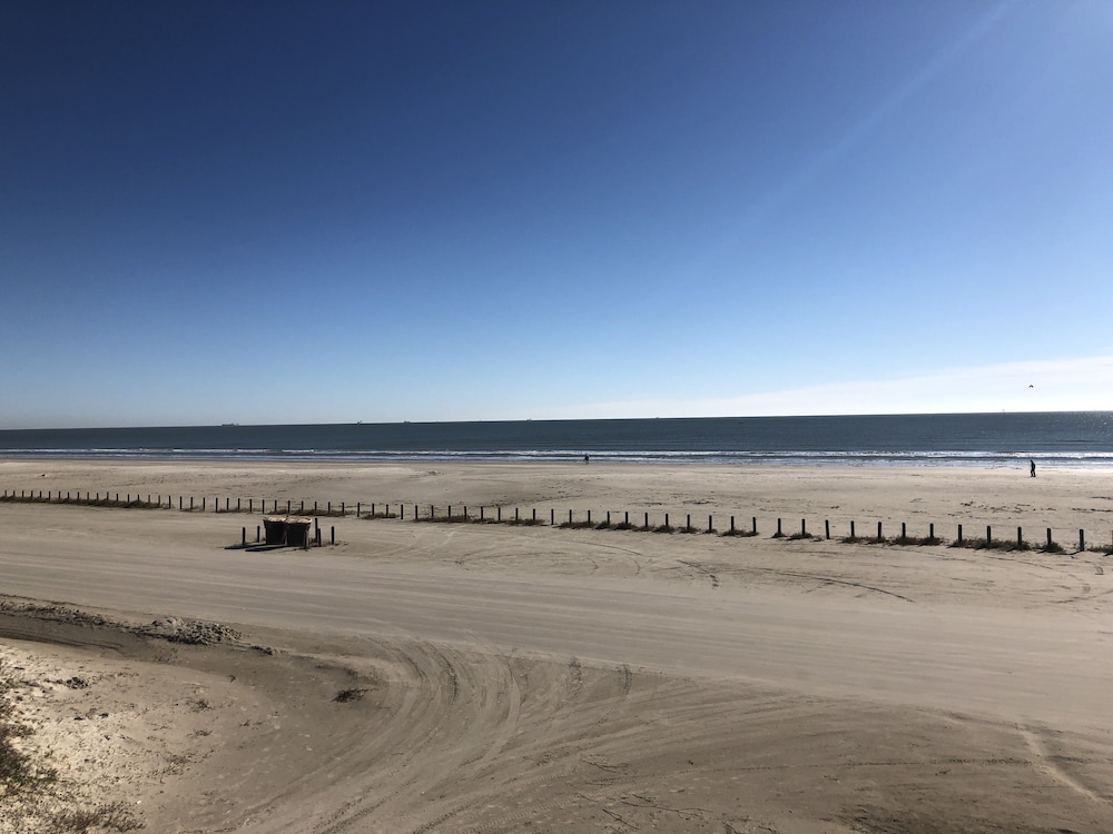 Beachgate CondoSuites & Motel - photo 153
